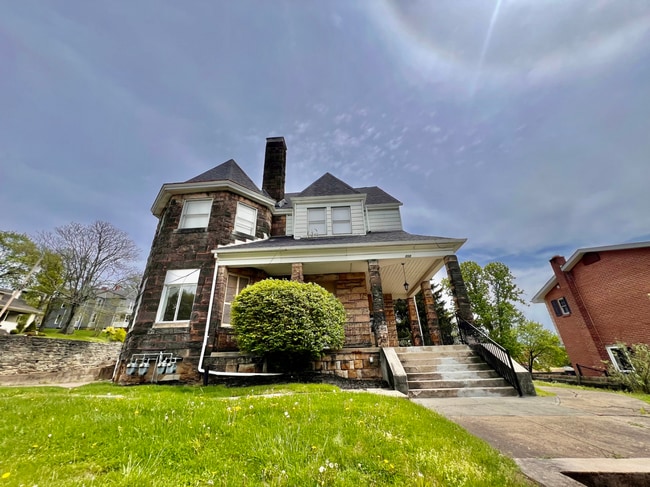 Photo - 212 N Highland Ave Apartment