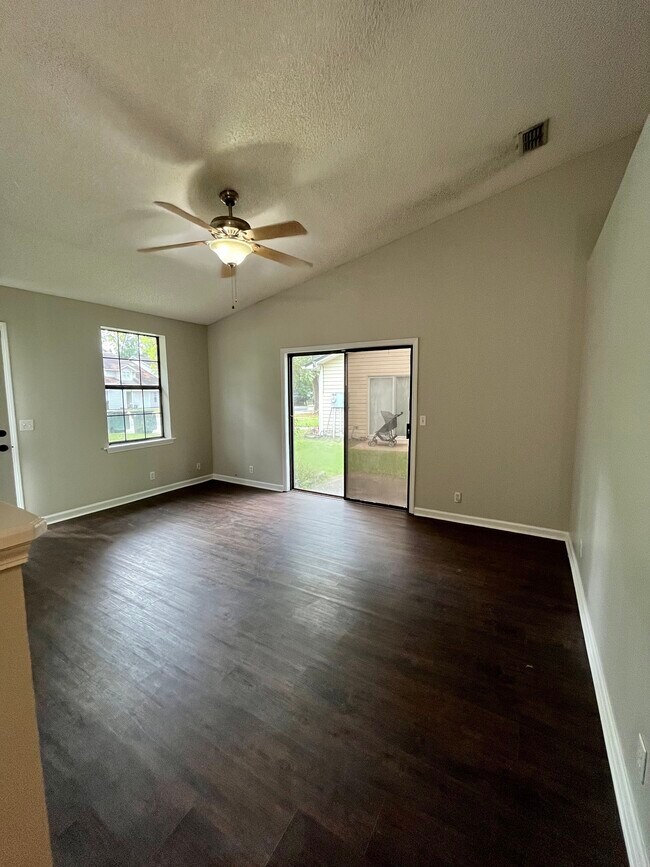 Foto del edificio - 130 E Lakemont Dr