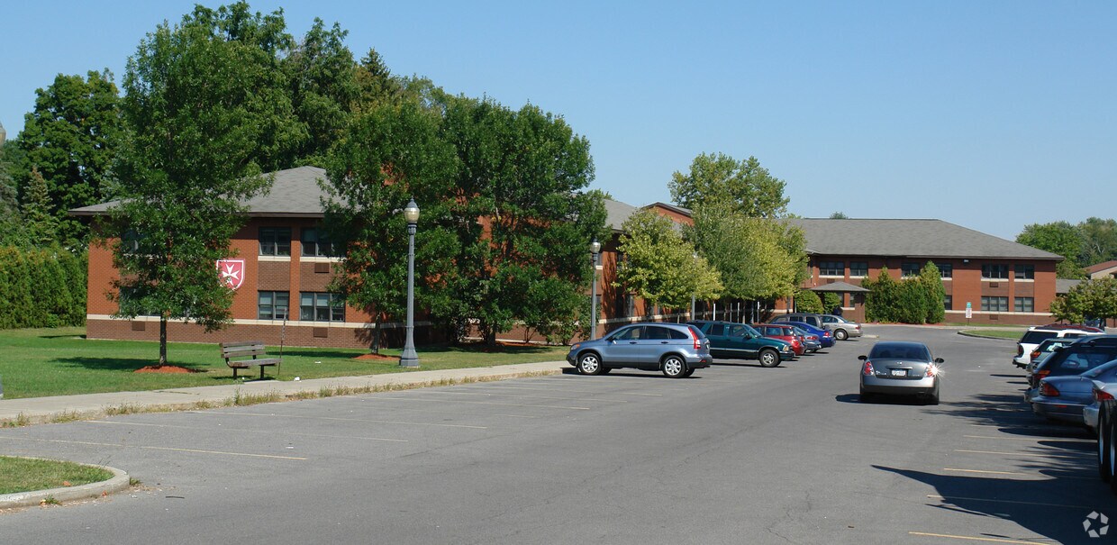 Malta House Apartments in North Syracuse, NY