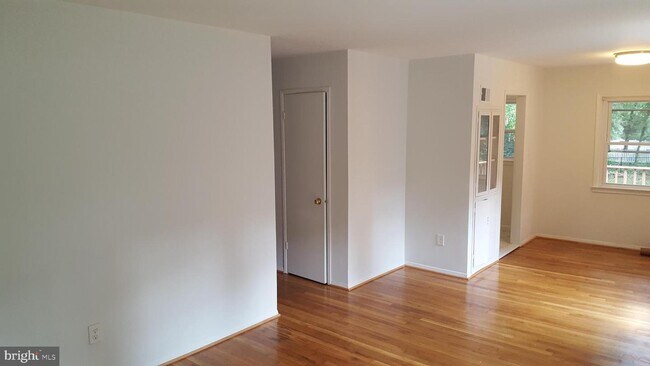 Foto del edificio - 7611 Burnside Ct