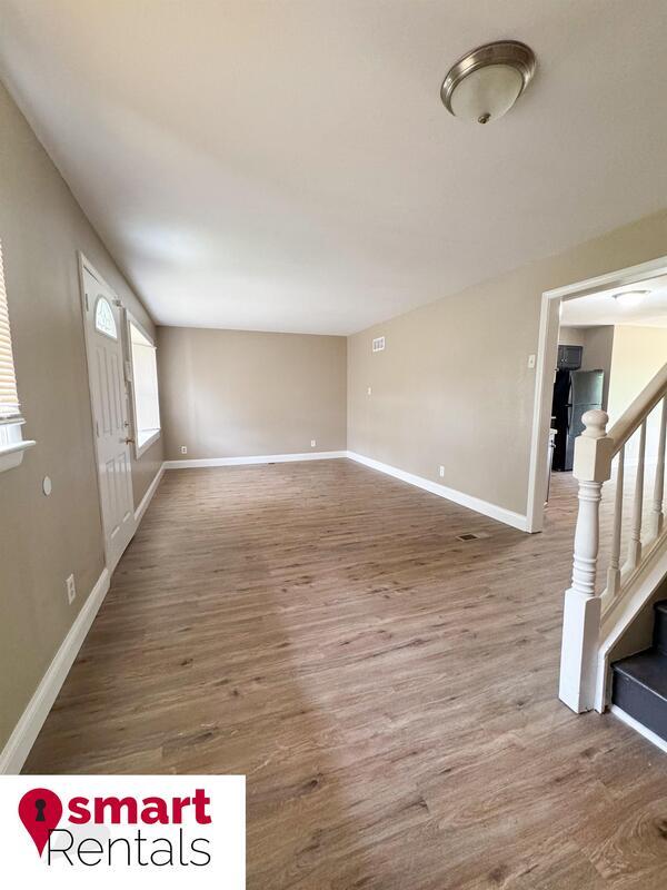 Building Photo - 160 Maple Dr