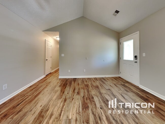 Building Photo - 203 Creek Side Pl
