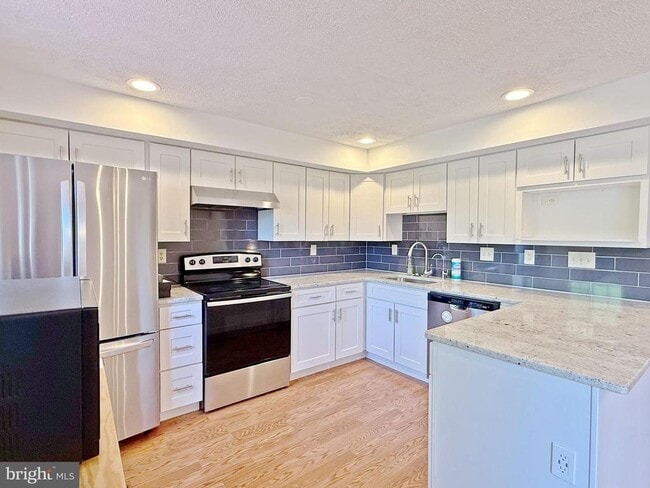 Building Photo - 201 Curry Ford Ln