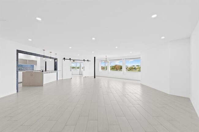 Foto del edificio - 877 NE 195th St