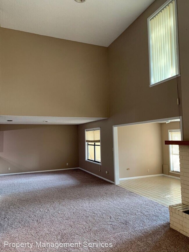 Building Photo - 3 br, 2.5 bath House - 408 Summit Circle