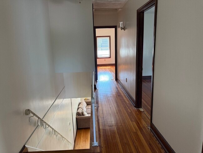 Foto del edificio - 90 Glover Ave