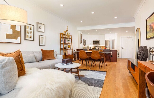 Building Photo - Spacious 1-bed with Laundry in Unit in Green, Scenic Area