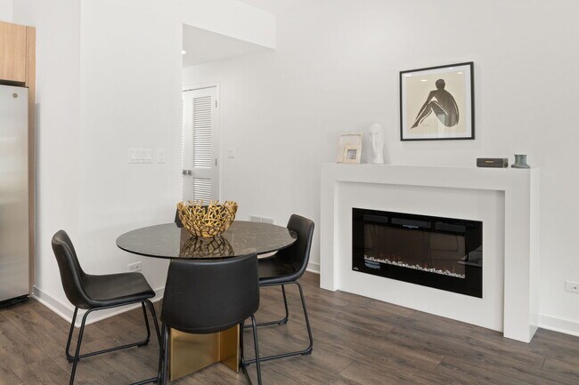 Foto del edificio - 8465 Grand Ave