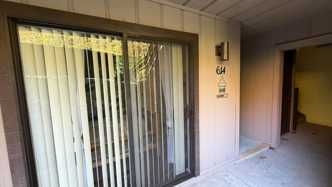 Foto del edificio - 1081 Cove Rd