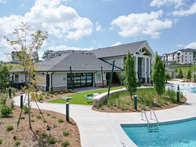 Building Photo - The Crest at Oakwood
