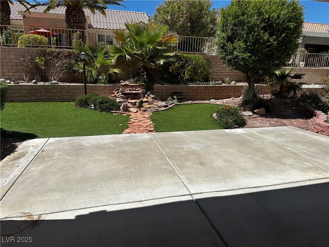Building Photo - 2521 Highvale Dr