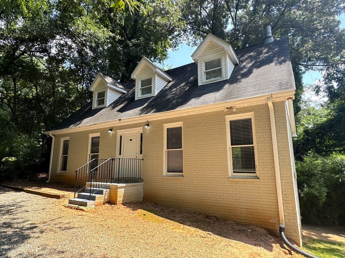 Primary Photo - Five Points 6br House