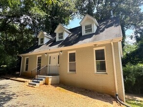 Building Photo - 620 Pinecrest Dr