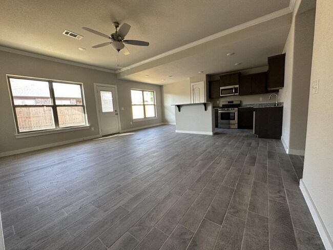 Building Photo - 451 Rama St