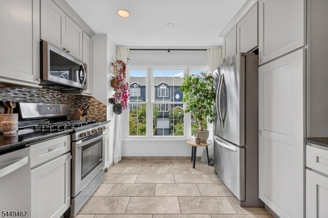 Building Photo - 100 Glenridge Ave