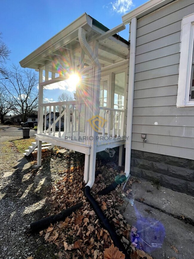 Foto del edificio - Amazing, Updated, Irvington, 3 Bedroom/1 B...