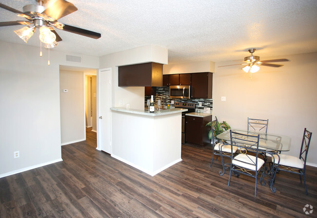 B 1HABx1BA 660 ft² - Marine Creek Apartments