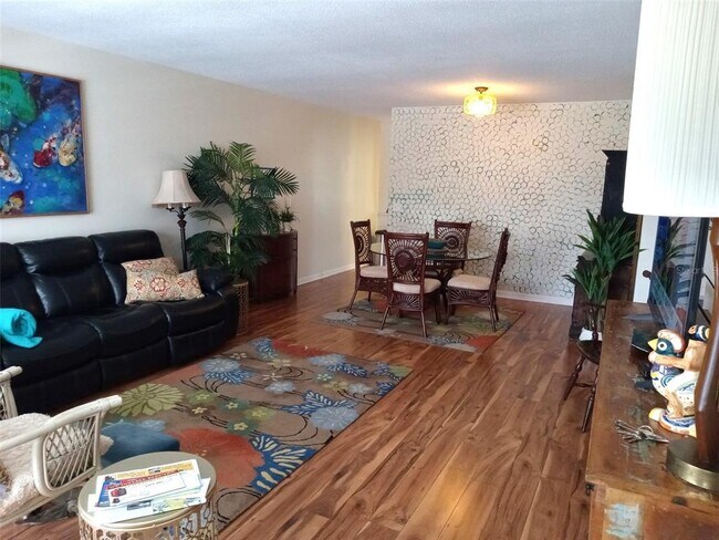 Building Photo - 2041 Australia Way W