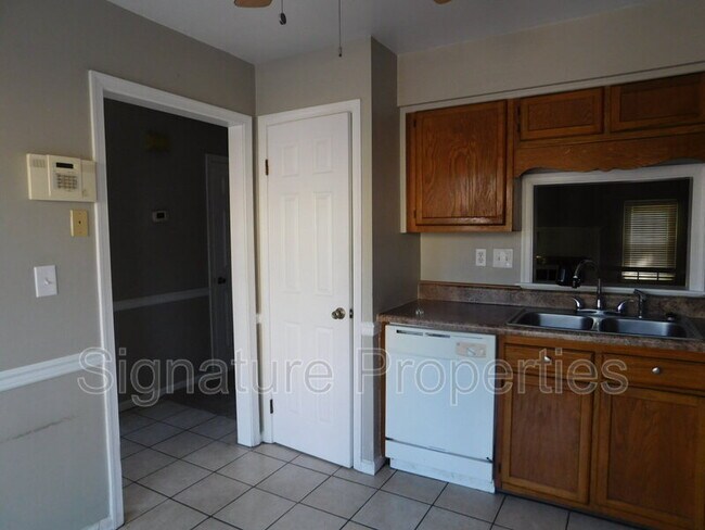 Foto del edificio - 5557 Old Guard Crescent