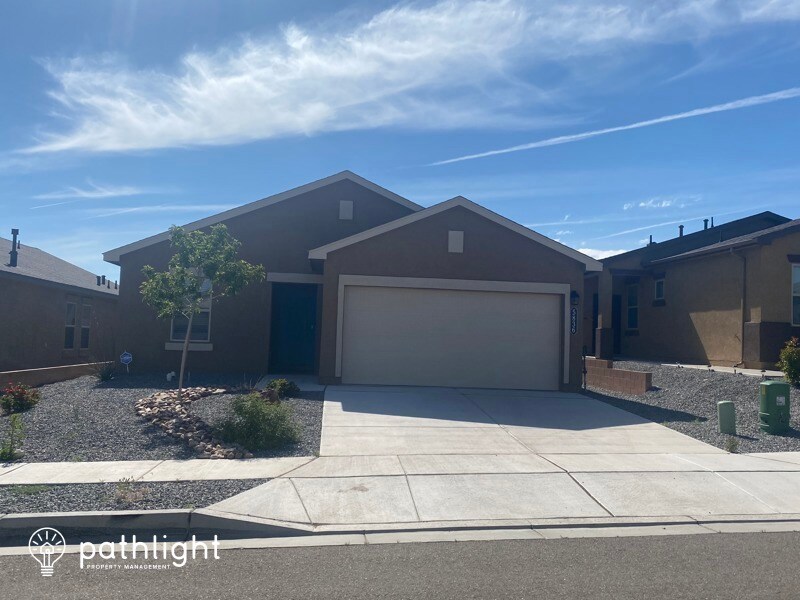 Foto principal - 5836 Colfax Pl NE