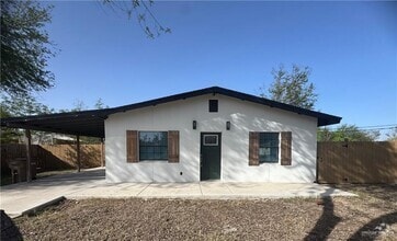 Building Photo - 1307 Rojas St