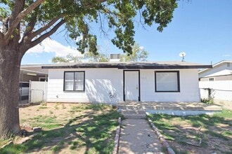 Building Photo - 803 E 3rd St