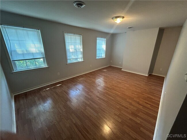 Foto del edificio - 2026 Parkwood Ave