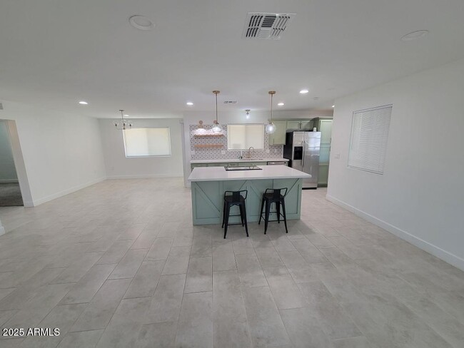 Building Photo - 11832 N Balboa Dr