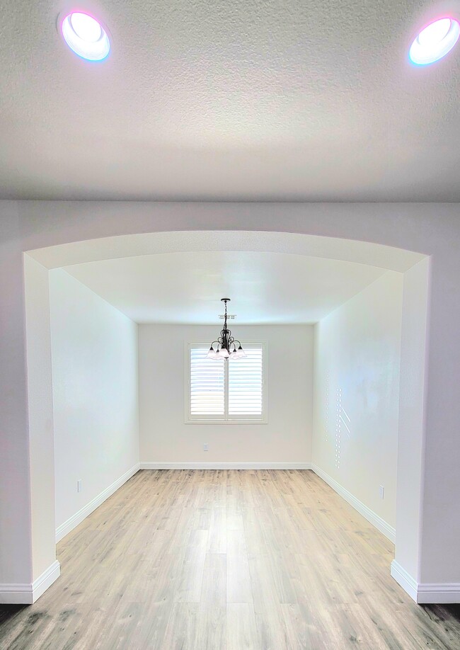 Building Photo - 3879 N Mayfield Ranch Rd