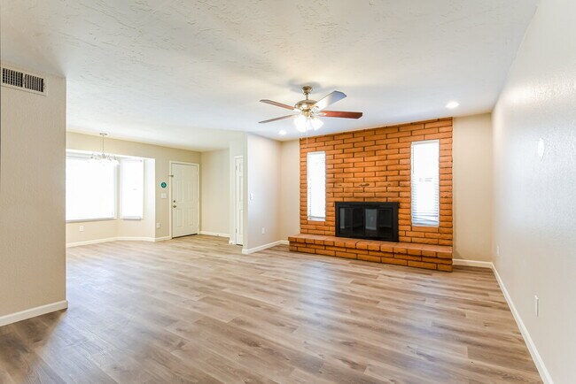 Building Photo - 301 E Keogh Dr