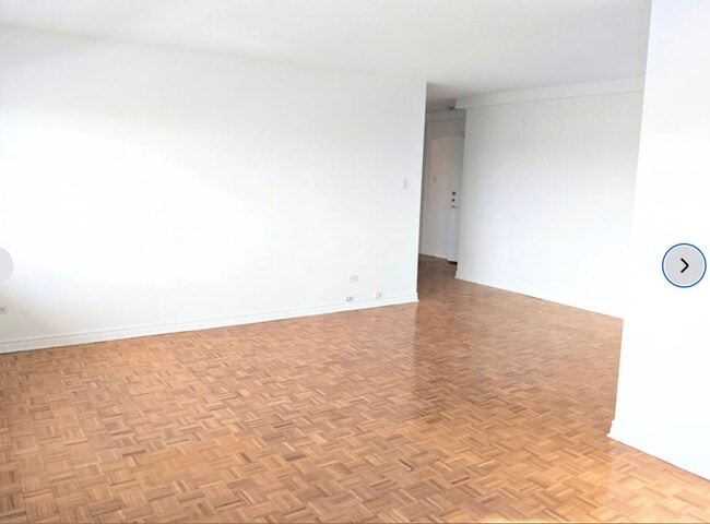 Building Photo - 350 Boul. Côte-Vertu