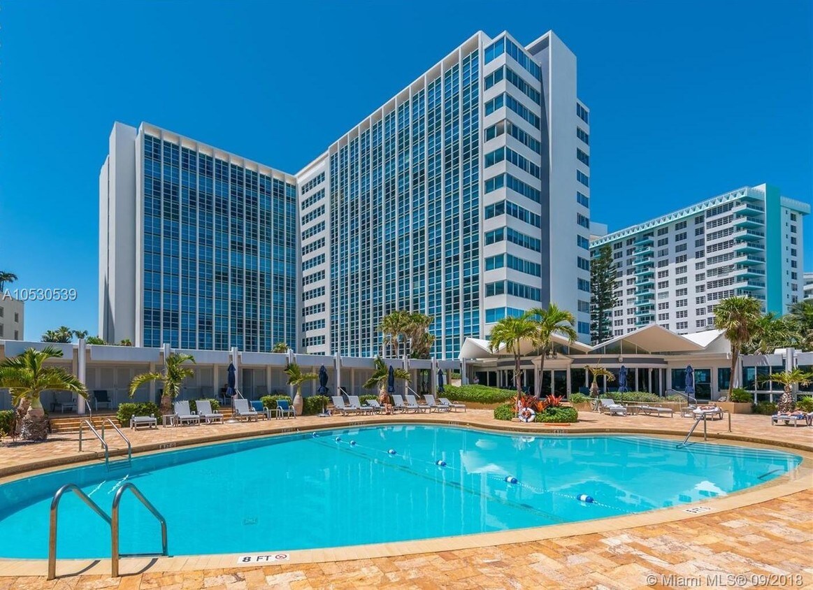Foto principal - 5055 Collins Ave