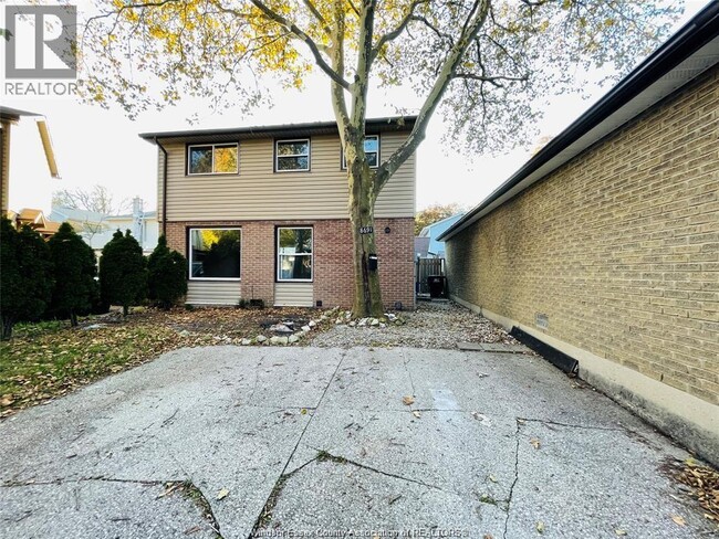 Photo du bâtiment - 8691 Darlington Crescent