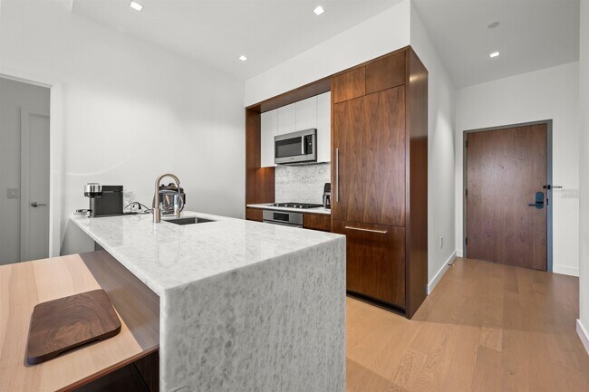 Foto del edificio - 75 Park Ln S