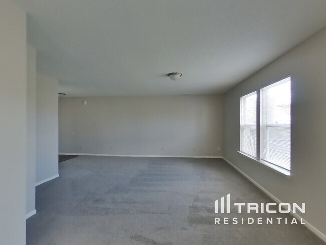 Foto del edificio - 14675 Fawn Hollow Ln