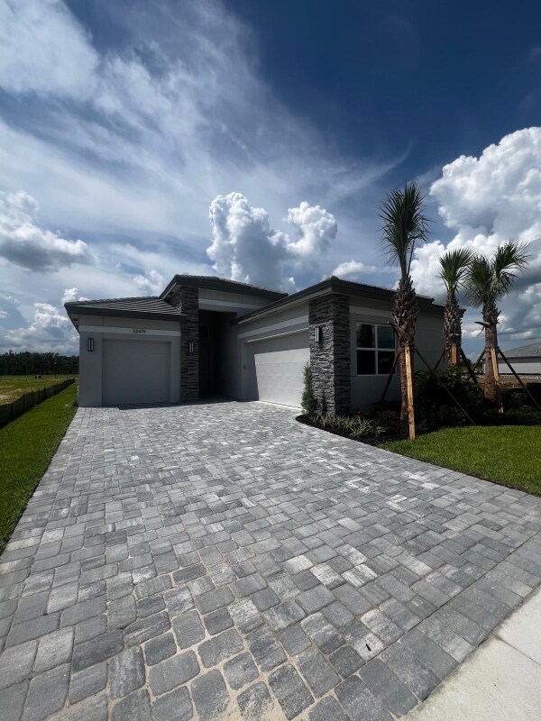 Building Photo - 30000 Neroli St