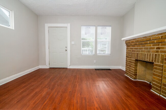 LivingRoom - 1157 Linwood Ave