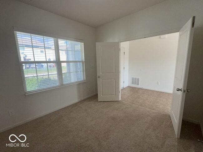 Foto del edificio - 5860 Crowley Pkwy