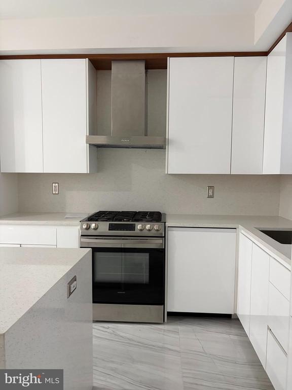 Foto del edificio - 726 Roxboro Pl NW