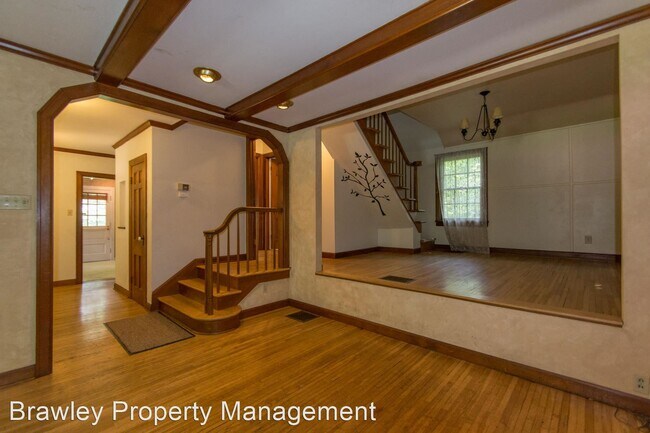 Building Photo - 3 br, 2 bath House - 321 S. Eastside Dr