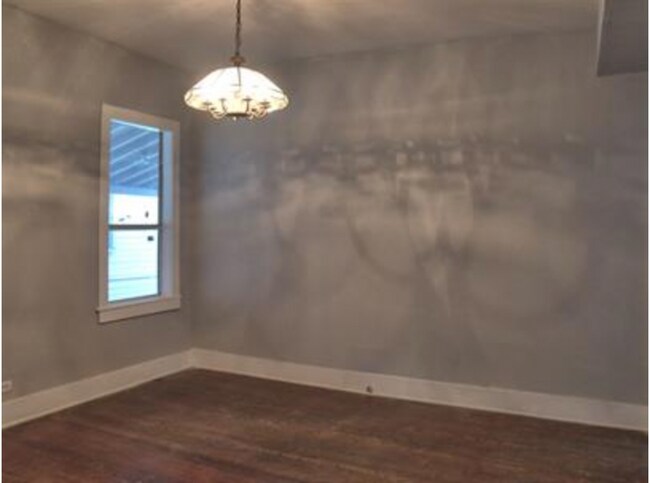 Building Photo - 532 W Mistletoe Ave