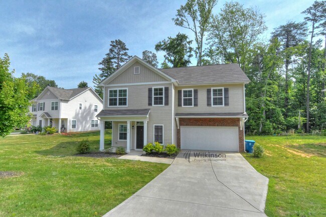 Building Photo - Nice 4 bedroom 2.5 Bathroom home located i...