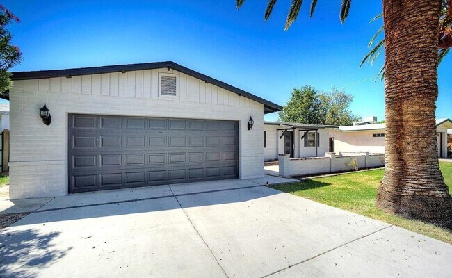 Foto del edificio - Spectacular North/Central 4Bed/2Ba Home!!
