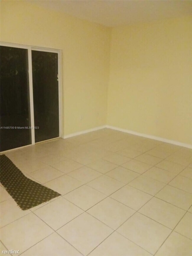 Building Photo - 3 br, 2.5 bath House - 924 SW 6th Ct # 0