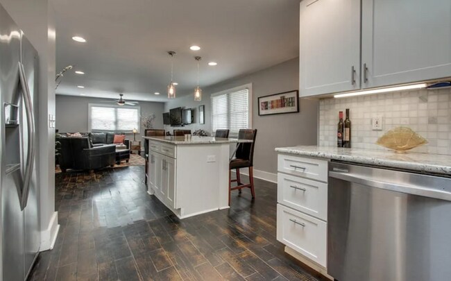 Foto del edificio - 1 Bed, 2 Bath Home with Fenced Yard / Pet-Friendly