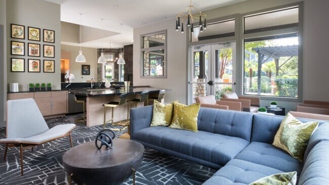 Foto del edificio - 8515 S IH 35 Frontage Rd