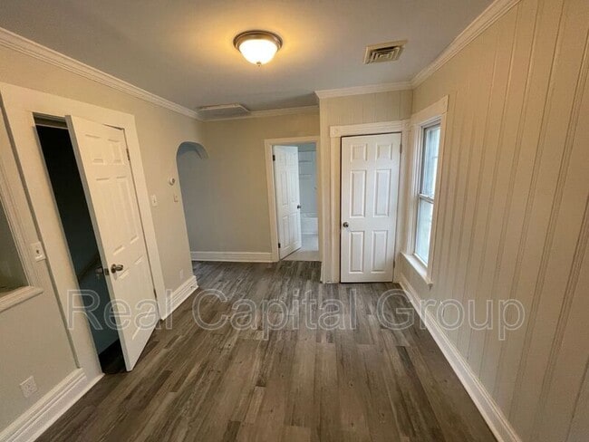 Building Photo - 1043 Helderberg Ave