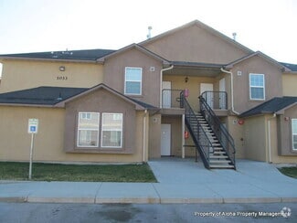 Building Photo - 1067 W Pine Ave