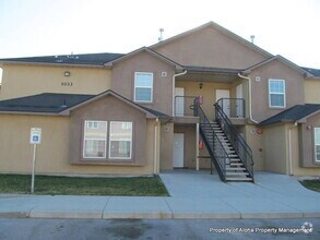 Building Photo - 1067 W Pine Ave