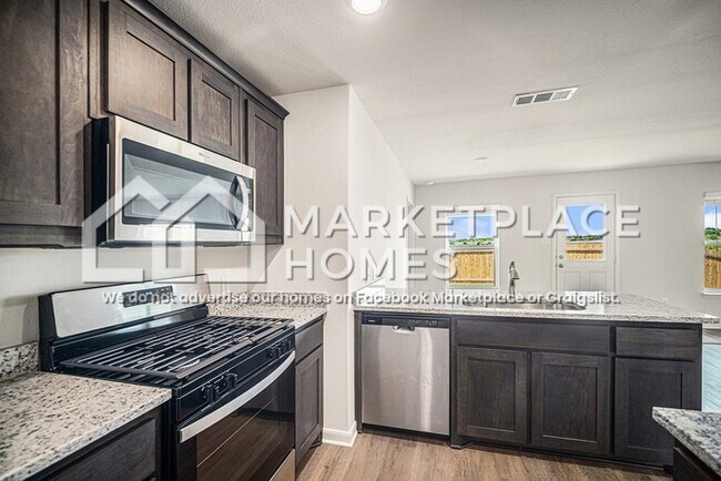 Foto del edificio - 904 Crimson Wolf Rd